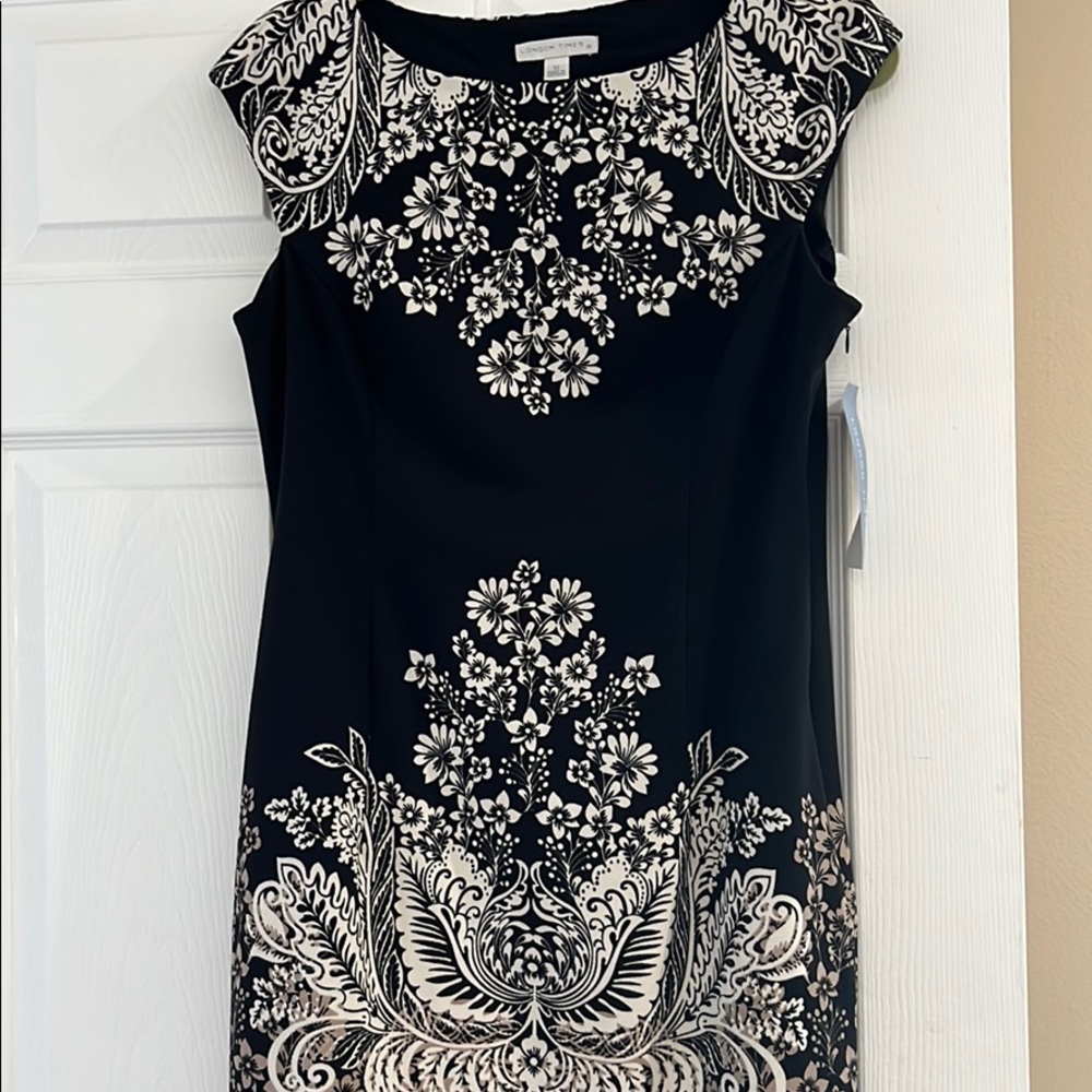 Dresss - Picture 2 of 2